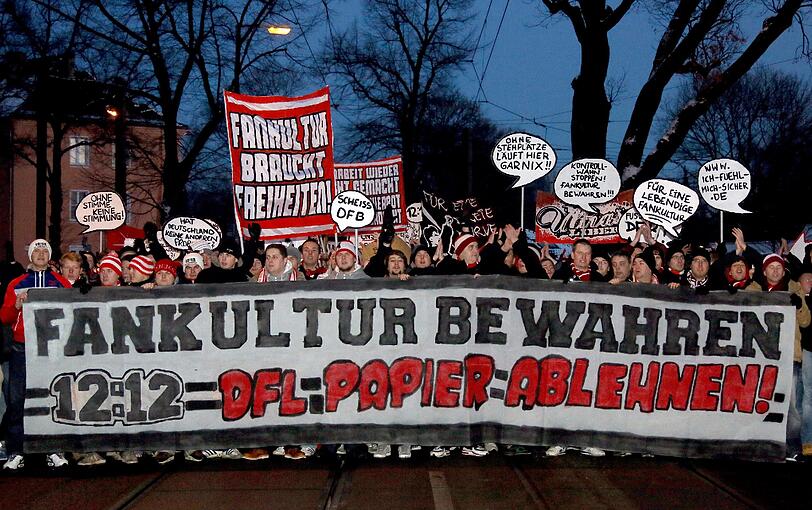 Die Fan-Demonstration vor dem Ligaduell Union gegen Kaiserslautern setzte die Reihe der Protestaktionen fort. Am 12. Dezember in Frankfurt/Main wird über das umstrittene Sicherheitspapier abgestimmt.