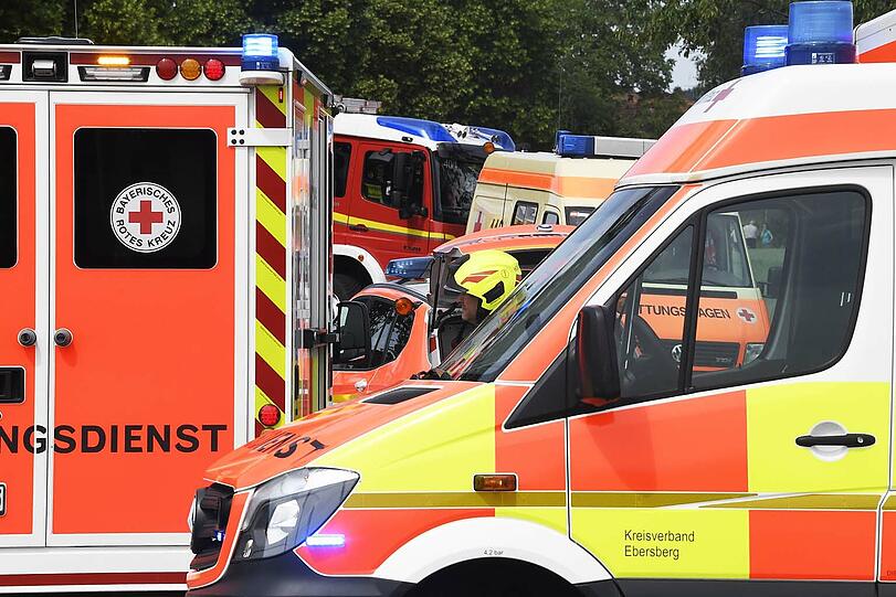 Die Bilder vom Verkehrsunfall auf der Bundesstraße 12 bei Hohenlinden.
