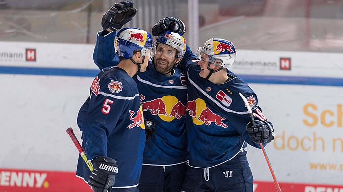 Der EHC München feiert auf eigenem Eis einen 6:2-Kantersieg gegen die Pinguins aus Bremerhaven.