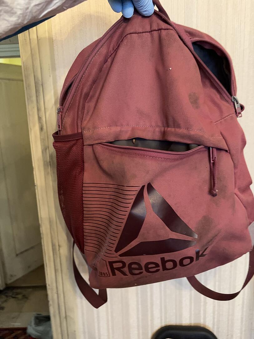 Zilkers Rucksack: Der Verstorbene war wohl auch mit diesem Gegenstand öfters in der Stadt unterwegs. Möglicherweise hat der Rucksack also auch Wiedererkennungswert. Zilkers Rucksack: Der Verstorbene war wohl auch mit diesem Gegenstand öfters in der Stadt unterwegs. Möglicherweise hat der Rucksack also auch Wiedererkennungswert.