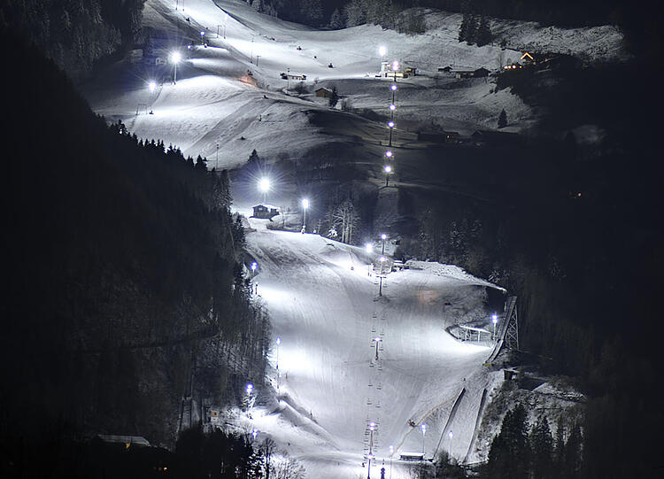 Nur 45 Minuten von München entfernt befindet sich Deutschlands längste Flutlicht-Piste: Oberaudorf &ndash; Hocheck