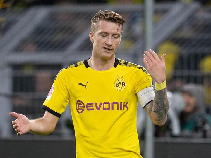 Dortmunds Marco Reus reagiert nach einer vergebenen Torgelegenheit. Foto: Bernd Thissen/dpa