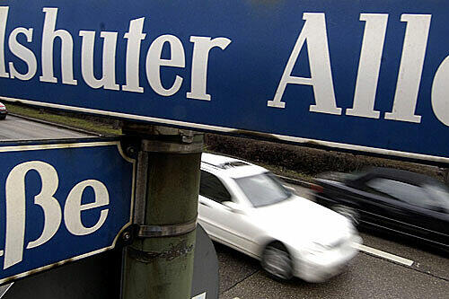 uch ein Klimakiller: Der starke Autoverkehr wie hier auf der Landshuter Allee sorgt für starke Emissionen.
