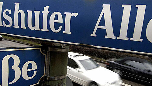 uch ein Klimakiller: Der starke Autoverkehr wie hier auf der Landshuter Allee sorgt für starke Emissionen. uch ein Klimakiller: Der starke Autoverkehr wie hier auf der Landshuter Allee sorgt für starke Emissionen.