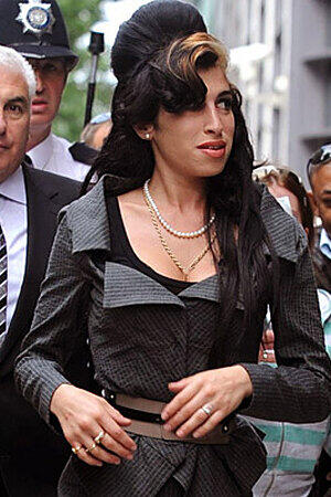 Laut Anklage soll Winehouse auf einer Wohltätigkeitsveranstaltung im vergangenen September in London eine Tänzerin geschlagen haben.