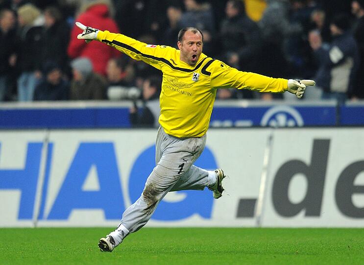 Die Bilder von Gabor Kiraly bei den Löwen.