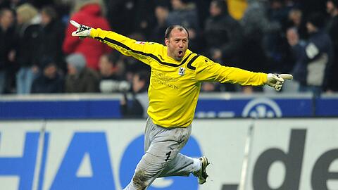 Die Bilder von Gabor Kiraly bei den Löwen.