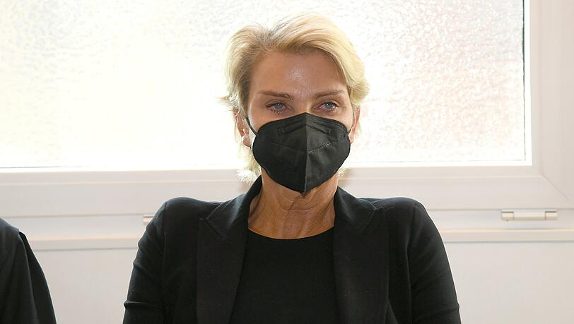 Stefanie Gräfin von Pfuel beim Prozessauftakt wegen fahrlässiger Tötung im Amtsgericht Tiergarten in Berlin.