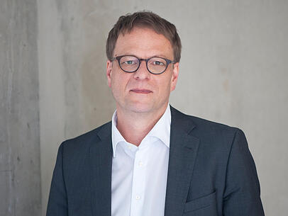 Der 53-jährige Jurist Hendrik Cremer arbeitet beim Deutschen Institut für Menschenrechte in Berlin. Seine Arbeitsschwerpunkte sind Rassismus und Rechtsextremismus. Der 53-jährige Jurist Hendrik Cremer arbeitet beim Deutschen Institut für Menschenrechte in Berlin. Seine Arbeitsschwerpunkte sind Rassismus und Rechtsextremismus.