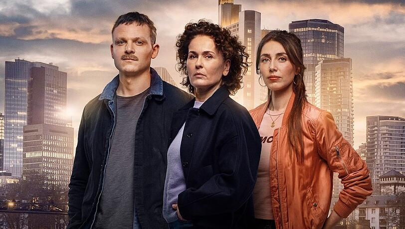 "Frankfurt Mord": Das neue Ermittlerteam in Frankfurt besteht aus Jakob Loose (Johannes Hegemann), Sarah Frankfurter (Marie-Lou Sellem) und Milli Schneider (Leona Grundig, r.). "Frankfurt Mord": Das neue Ermittlerteam in Frankfurt besteht aus Jakob Loose (Johannes Hegemann), Sarah Frankfurter (Marie-Lou Sellem) und Milli Schneider (Leona Grundig, r.).