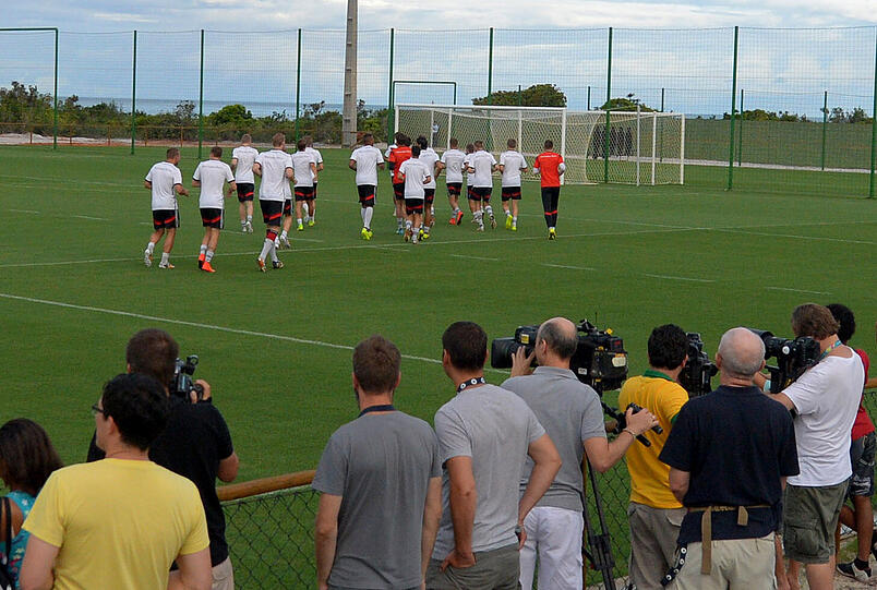 Vorbereitung auf Argentinien: Jogis Jungs bei einer lockeren Trainingseinheit im Campo Bahia am Donnerstag.