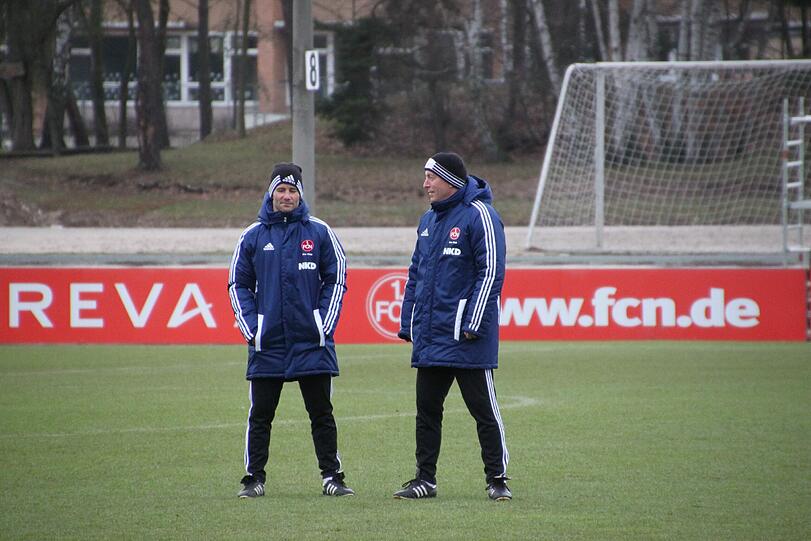 Die Trainer Armin Reutershahn (r.) und Michael Wiesinger im Gespräch.