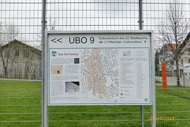 2010 feierten die Bewohner &bdquo;1000 Jahre Aubing&ldquo;. Die neue Tafel soll über den Schutz des Dorfkern-Ensembles und die Historie aufklären.