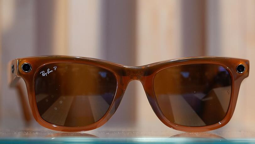 Die Meta-Brillen sind mit Kamera, Mikrofon und Lautsprechern ausgestattet. (Archivbild) Die Meta-Brillen sind mit Kamera, Mikrofon und Lautsprechern ausgestattet. (Archivbild)