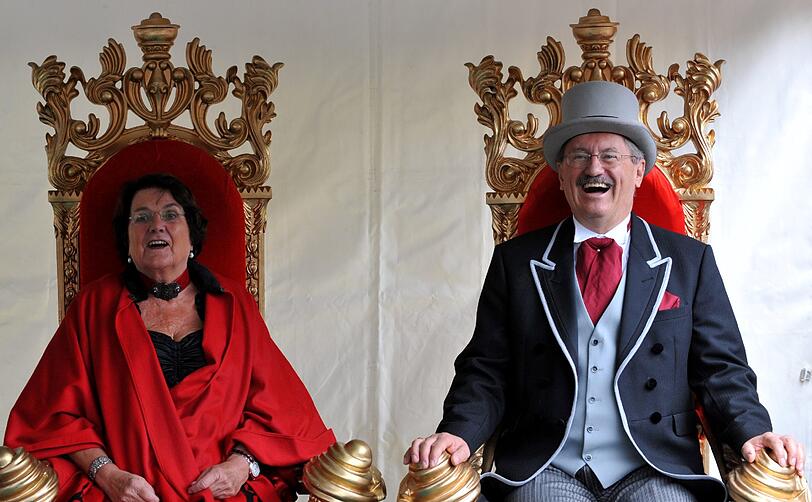 Münchner Bürger-Majestäten: Ude und seine Ehefrau Edith von Welser bei der Eröffnung der historischen Wiesn 2010.