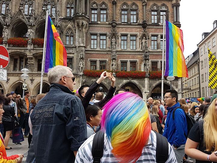Am Marienplatz begann der CSD mit einer Kundgebung