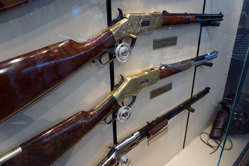 Der Wilde Westen lebt: Auch voll funktionstüchtige Repliken der legendären Colts, Winchesters & Co. gibt es auf der IWA zu sehen.