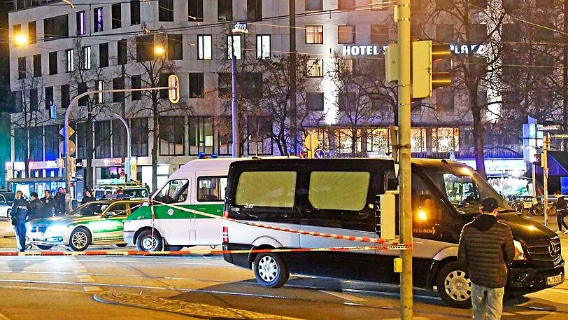 Für den Mann kam jede Hilfe zu spät. Er starb noch an der Unfallstelle.