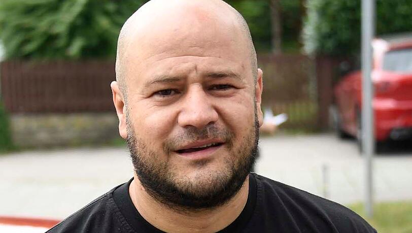 Ahan Ö. sah beim Unfall nicht tatenlos zu, sondern befreite den verletzten Fahrer aus seinem Klein-Lkw. "Für mich ist es selbstverständlich, dass ich in solch einer Situation helfe". Ahan Ö. sah beim Unfall nicht tatenlos zu, sondern befreite den verletzten Fahrer aus seinem Klein-Lkw. "Für mich ist es selbstverständlich, dass ich in solch einer Situation helfe".