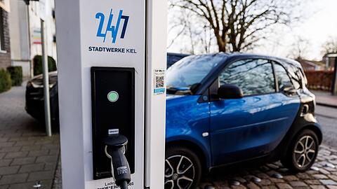 Der Verband der Automobilindustrie (VDA) fordert einen ambitionierten Ausbau der Ladeinfrastruktur für E-Autos.