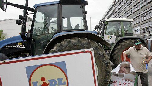 Protest der Bauern vor der Hauptverwaltung von Lidl in Neckarsulm Protest der Bauern vor der Hauptverwaltung von Lidl in Neckarsulm