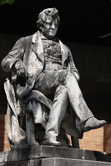 Hier grüßt Georg Simon Ohm (1789-1854) die Studenten.