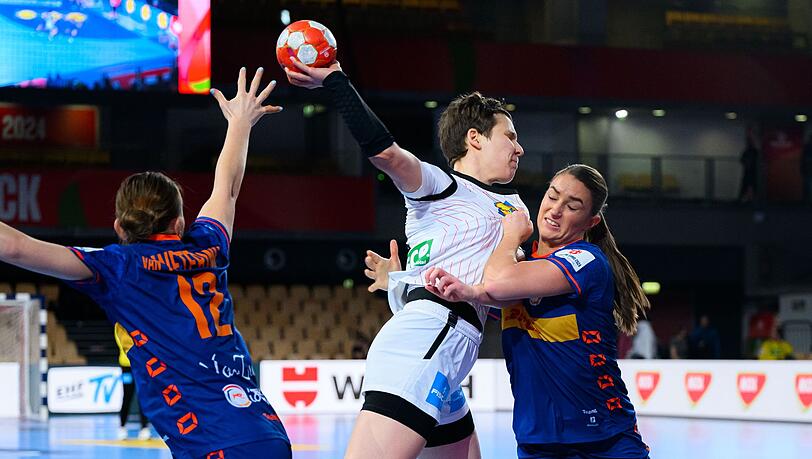 Die deutschen Handballerinnen haben das EM-Vorrundenspiel gegen die Niederlande verloren.