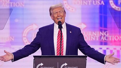 Donald Trump liebt die Kameras - aber nur, wenn sie in den USA aufnehmen.