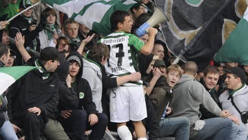 Da darf schon mal gejubelt werden: Stephan Schröck genießt den Triumph über die Münchner Löwen. Da darf schon mal gejubelt werden: Stephan Schröck genießt den Triumph über die Münchner Löwen.