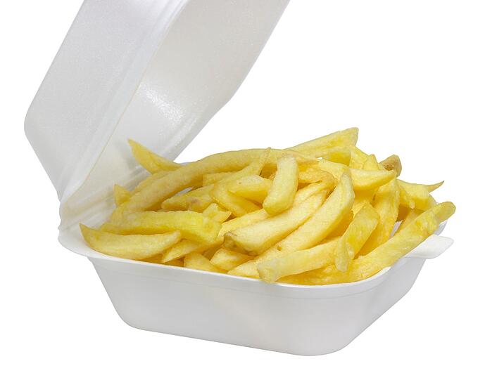 Auch Styropor-Behälter, die man oft in Restaurants bekommt, wenn man sein nicht verzehrtes Essen für den nächsten Tag mitnehmen möchte, gehören auf keinen Fall in die Mikrowelle. Sie können giftige Stoffe an das Essen abgeben. Auch Styropor-Behälter, die man oft in Restaurants bekommt, wenn man sein nicht verzehrtes Essen für den nächsten Tag mitnehmen möchte, gehören auf keinen Fall in die Mikrowelle. Sie können giftige Stoffe an das Essen abgeben.