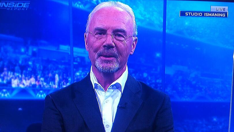 Franz Beckenbauer mit frechem Bart um die Mundregion. Franz Beckenbauer mit frechem Bart um die Mundregion.