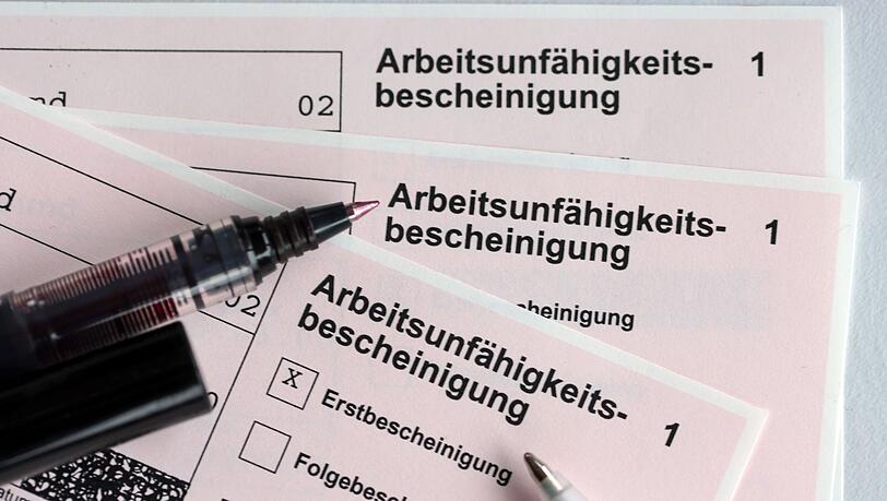 Der CDU-Arbeitnehmerflügel kritisiert die Pläne für strengere Krankmeldungen. Der CDU-Arbeitnehmerflügel kritisiert die Pläne für strengere Krankmeldungen.