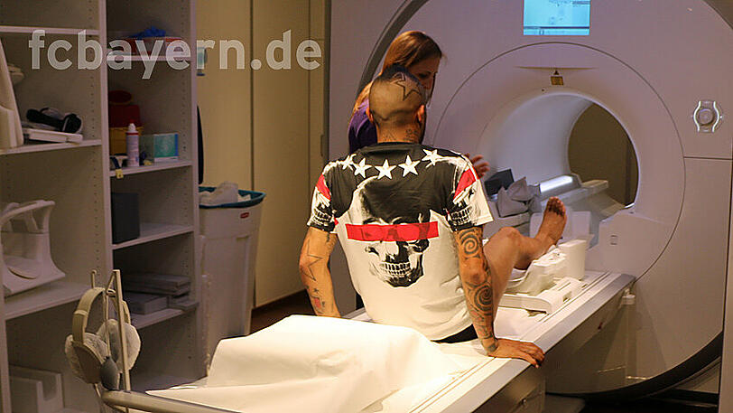 Der "Krieger" ist da: Arturo Vidal hat beim FC Bayern München einen Vierjahresvertrag unterschrieben. Klicken Sie sich durch die Bilderstrecke von Vidals ersten Tagen in München.