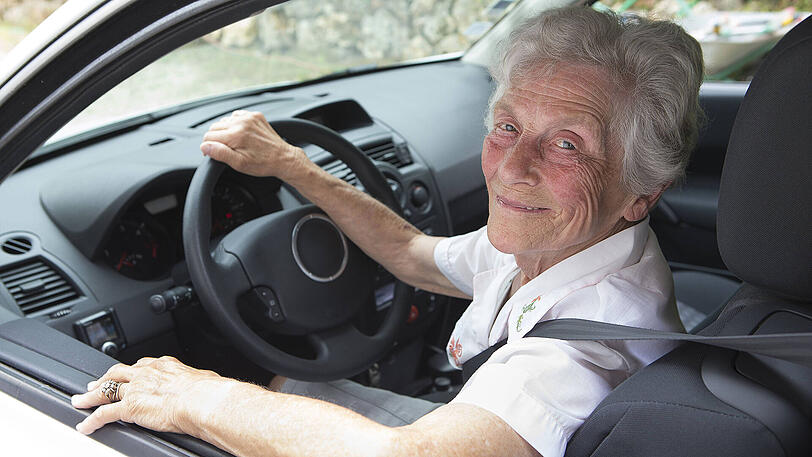 Die Münchner Grünen fordern, dass Senioren ihren Führerschein gegen Freikarten abgeben können.