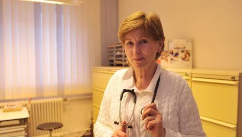 Dr. Marie-Luise Adam weigert sich, beim sinnlosen Pillen-Verschreiben mitzumachen: Ihrer Praxis hat das aber nur geschadet – die Ärztin ist praktisch pleite. Dr. Marie-Luise Adam weigert sich, beim sinnlosen Pillen-Verschreiben mitzumachen: Ihrer Praxis hat das aber nur geschadet – die Ärztin ist praktisch pleite.