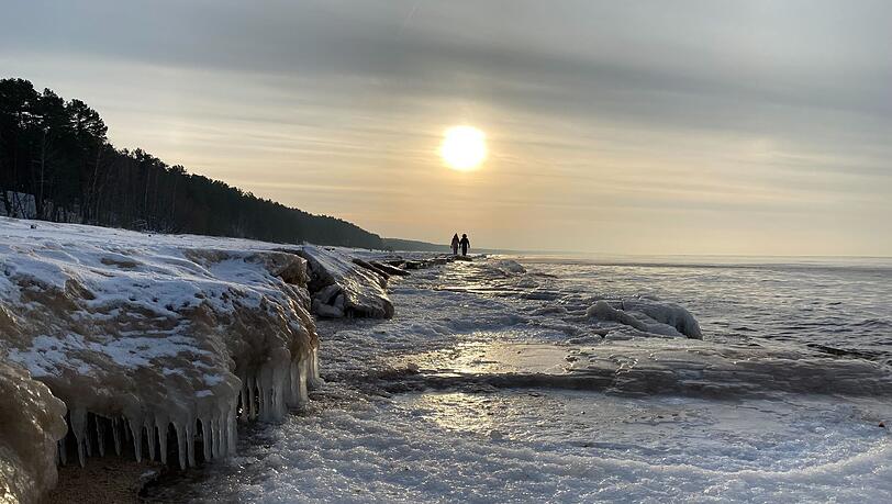 Die Suche auf See sei durch die Dunkelheit und gro&szlig;e Eisschollen erschwert worden, was die Navigation stark beeintr&auml;chtigt habe, hie&szlig; es. (Symbolfoto)