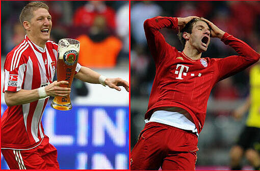 Haare duschen: Im Mai 2010 feierte Bastian Schweinsteiger Meisterschaft und Pokalsieg jeweils im Berliner Olympiastadion - natürlich mit Weißbier (links). Haare raufen: Thomas Müller kehrt stets sein Inneres auf dem Platz nach außen. Als Sinnbild des Scheiterns.