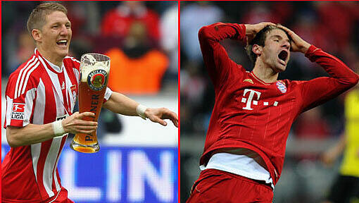 Haare duschen: Im Mai 2010 feierte Bastian Schweinsteiger Meisterschaft und Pokalsieg jeweils im Berliner Olympiastadion - natürlich mit Weißbier (links). Haare raufen: Thomas Müller kehrt stets sein Inneres auf dem Platz nach außen. Als Sinnbild des Scheiterns. Haare duschen: Im Mai 2010 feierte Bastian Schweinsteiger Meisterschaft und Pokalsieg jeweils im Berliner Olympiastadion - natürlich mit Weißbier (links). Haare raufen: Thomas Müller kehrt stets sein Inneres auf dem Platz nach außen. Als Sinnbild des Scheiterns.