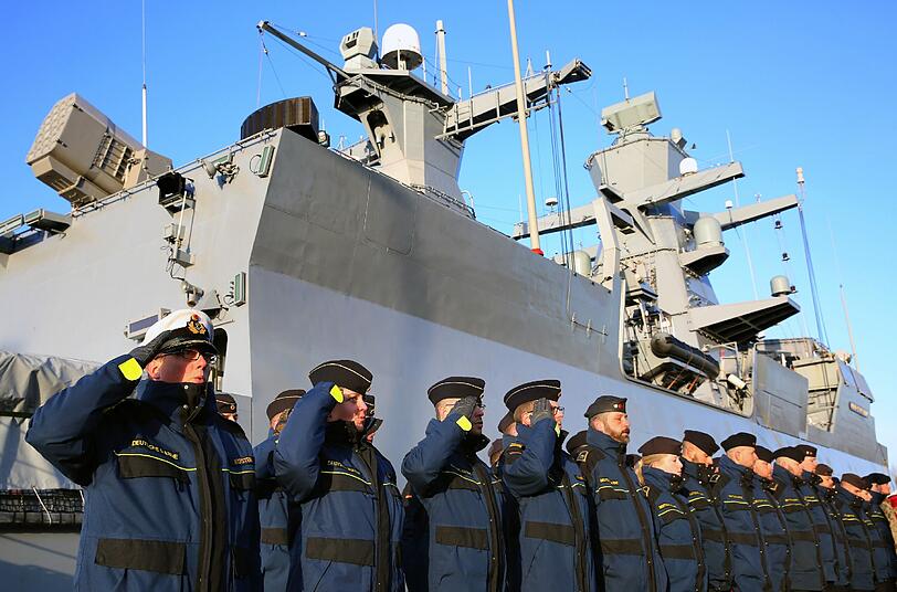 Die Korvette "Ludwigshafen am Rhein" wird am 11.01.2016 im Marinestützpunkt Warnemünde zu einem Einsatz vor der libyschen Küste bei der Mission "Eunavfor Med" (auch "Operation Sophia") verabschiedet. Die "Ludwigshafen am Rhein" ist die erste Korvette, die an der Operation zur Bekämpfung der Schleuserkriminalität und Rettung von Flüchtlingen teilnimmt.