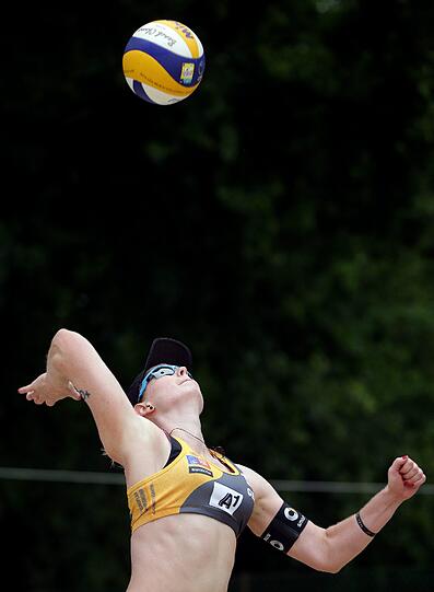 Julia Sude.