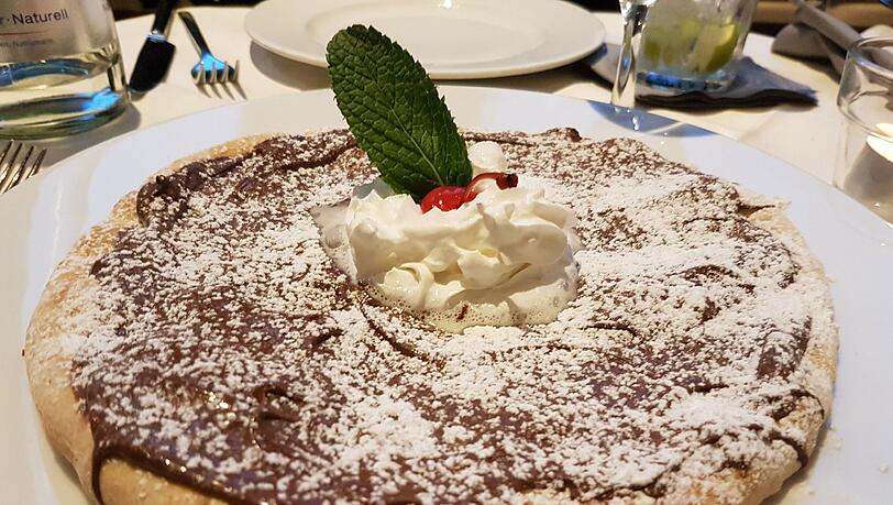 Eine Pervesion, die Spaß macht: Die Nutella-Pizza. Foto: min Eine Pervesion, die Spaß macht: Die Nutella-Pizza. Foto: min