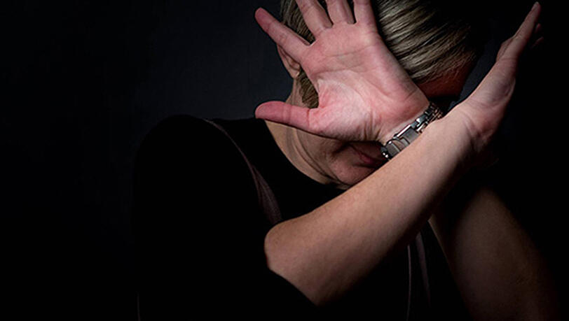Als die Frau die Wohnungstür öffnete, drängte sich der Fremde hindurch. (Symbolbild) Als die Frau die Wohnungstür öffnete, drängte sich der Fremde hindurch. (Symbolbild)