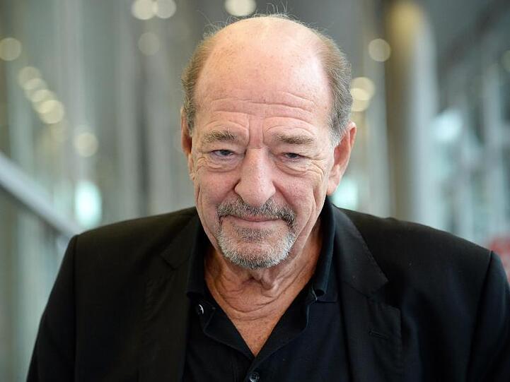 Der Komponist Ralph Siegel kommt zu einem Interview. Foto: Jens Kalaene/zb/dpa/Archivbild