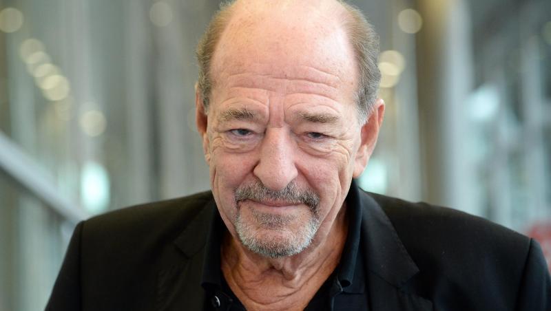 AZ-Interview mit Ralph Siegel: Der 1945 in München geborene Songschreiber und Produzent ist eine der großen Figuren des Eurovision Song Contests und des ehemaligen "Grand Prix". Bei der GEMA ist er mit mehr als 2000 Titeln registriert. Ihm gehören die Plattenfirma Jupiter Records und die Siegel-Musikverlage. Sein letztes Großprojekt war das Musical "Zeppelin".