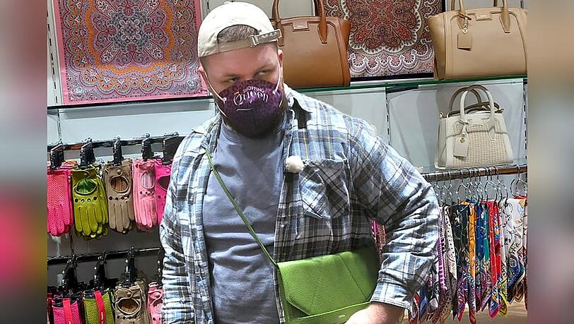 Andreas kämpft mit vier weiteren Kandidaten um die "Shopping"-Krone. Andreas kämpft mit vier weiteren Kandidaten um die "Shopping"-Krone.