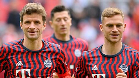 Thomas Müller (l.) und Joshua Kimmich haben Corona.