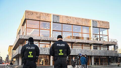 Die DFL ist mit ihrer Beschwerde gegen eine Beteiligung an den Polizeikosten für Hochrisikospiele am Bundesverfassungsgericht gescheitert.