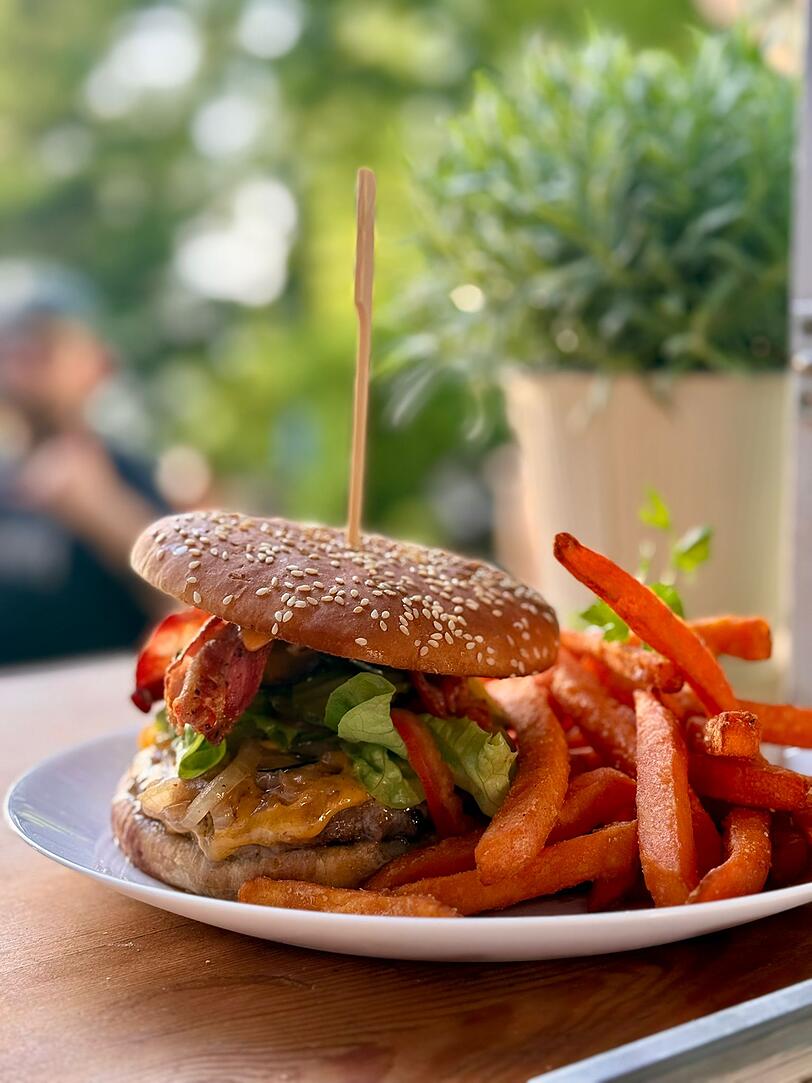 Der ber&uuml;hmte Froschgartl Burger.