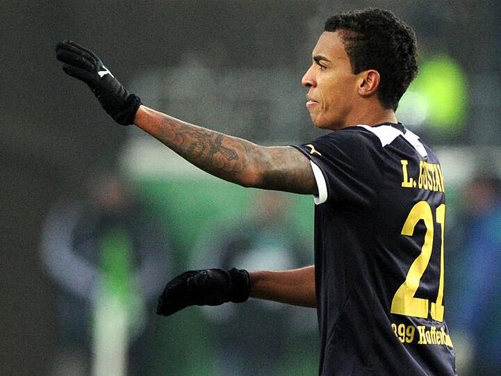 Ab sofort im Trikot des FC Bayern:Luiz Gustavo