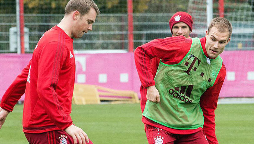 Holger Badstuber (rechts) genoss das erste Training mit seinen Teamkollegen - hier mit Manuel Neuer und Thomas Müller (hinten). Holger Badstuber (rechts) genoss das erste Training mit seinen Teamkollegen - hier mit Manuel Neuer und Thomas Müller (hinten).